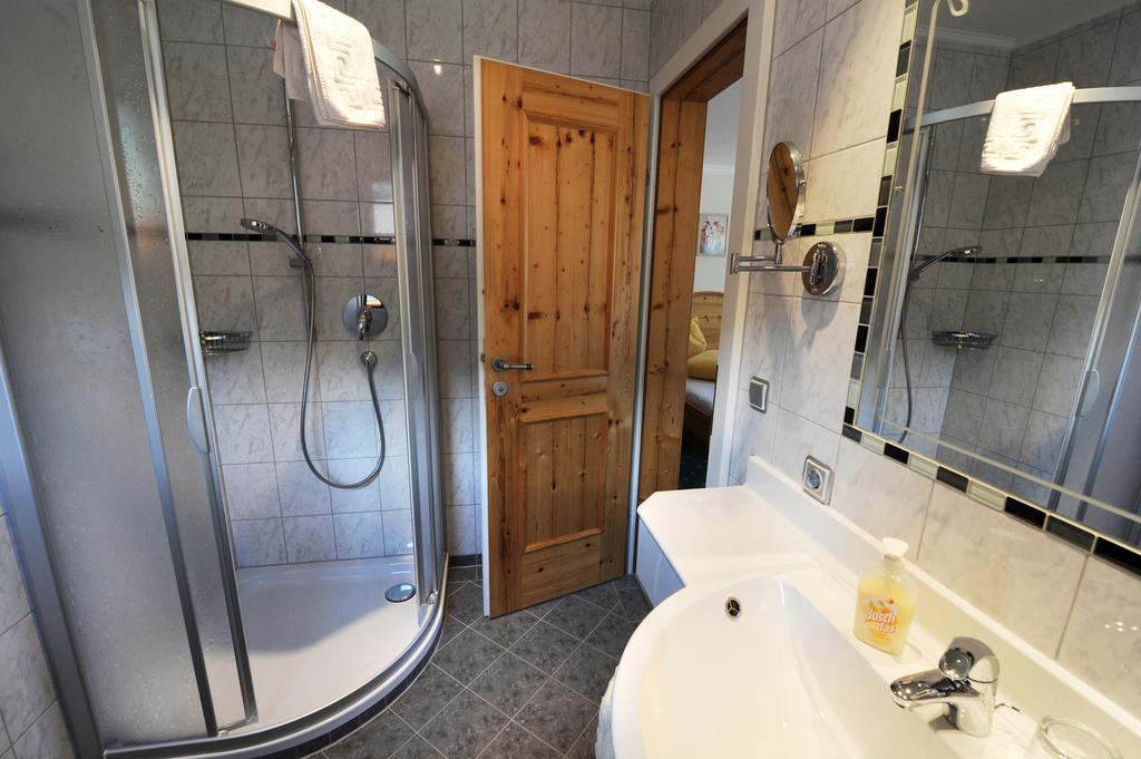 Hotel Garni Landhaus Platzer 齐勒河谷采尔 外观 照片